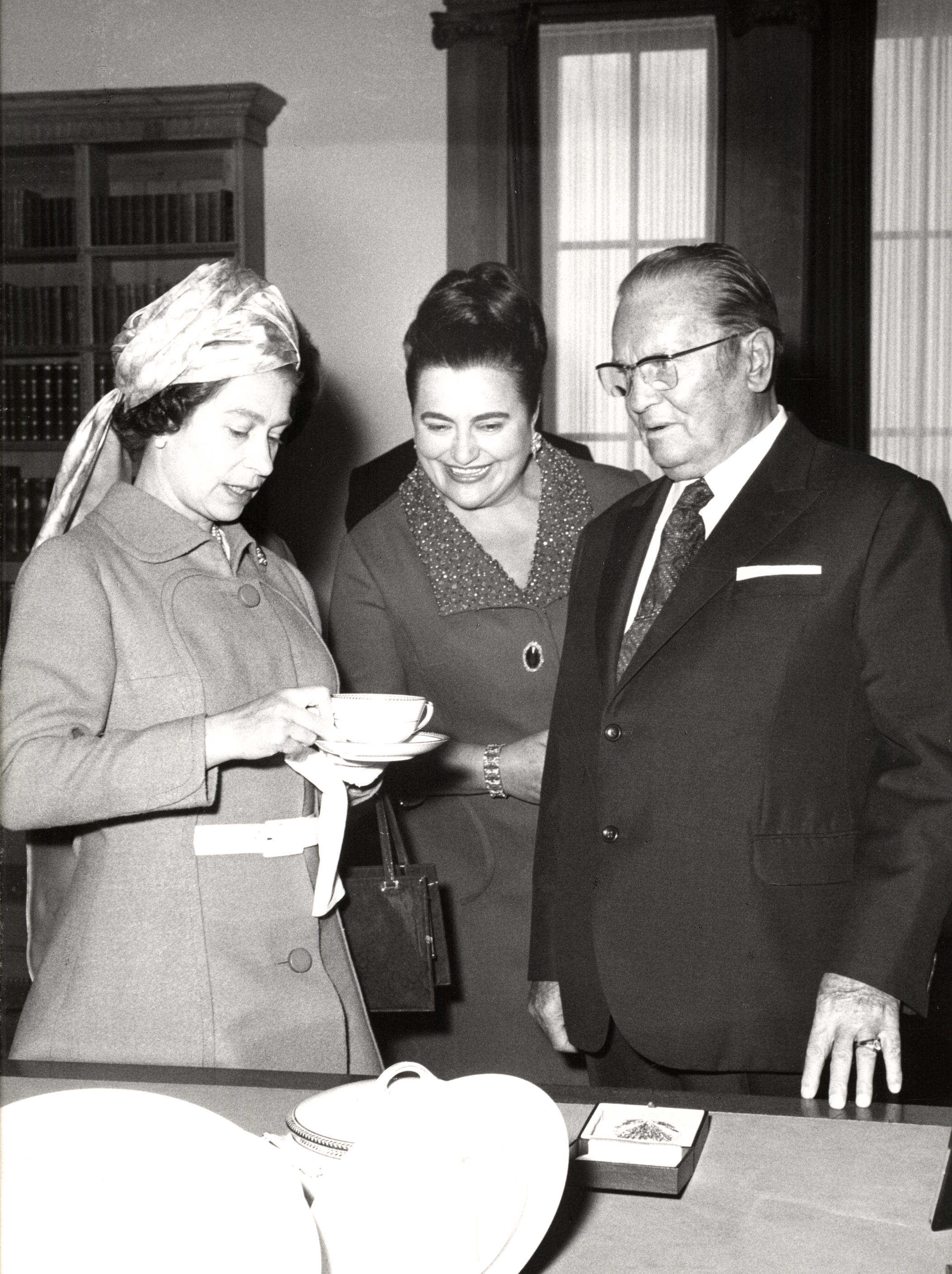 Tito, Carski darovi