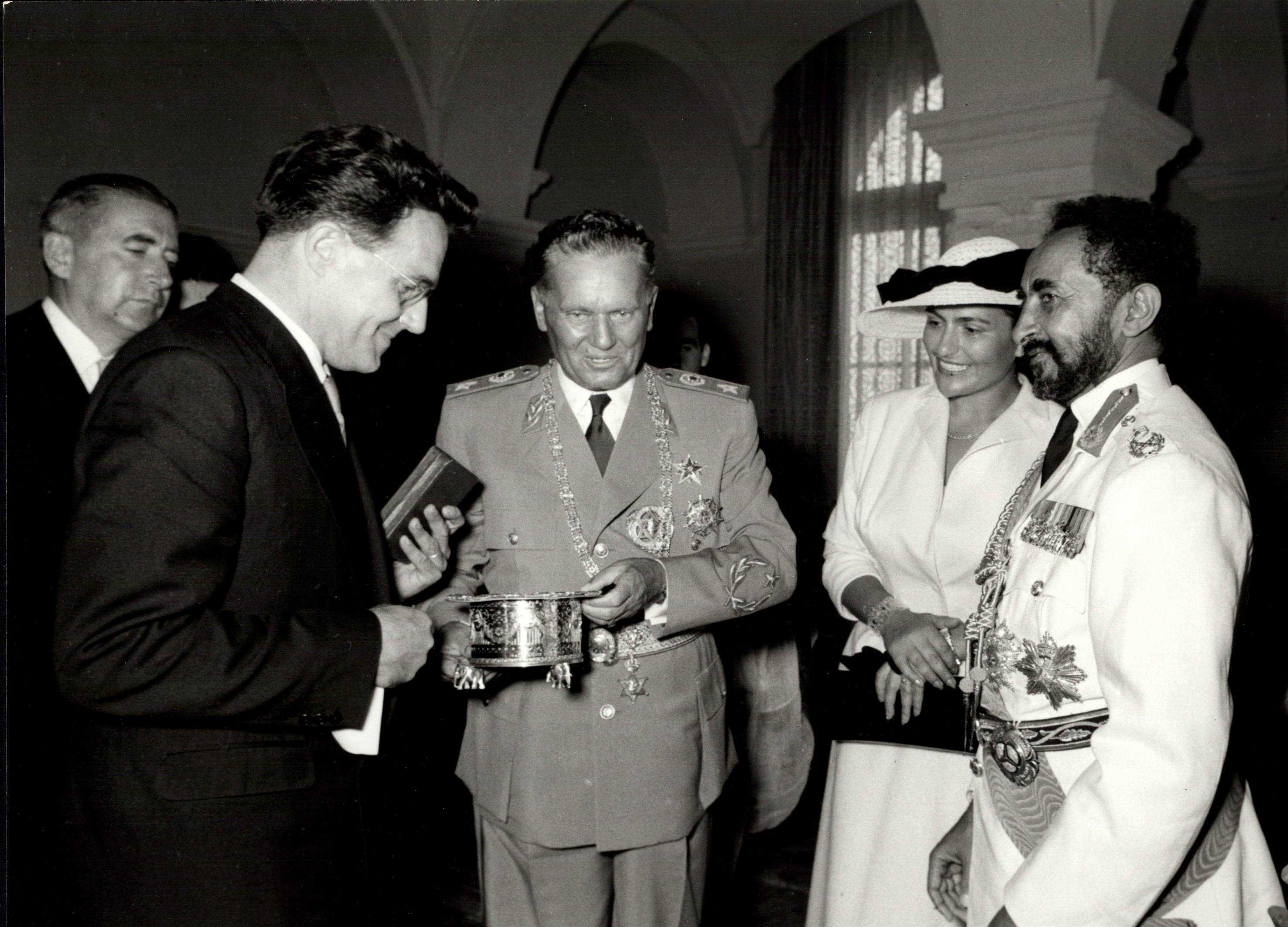 Tito, carski darovi,Haile Selasije