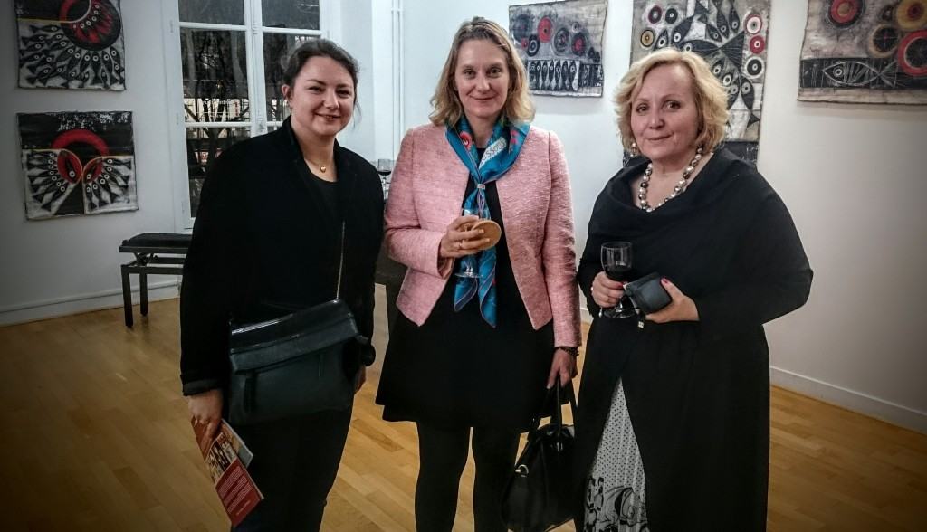 Segolan De Pere, An-Katrin Rober Oglstin i Tamara Ognjević na otvaranju "GOZBE" u Parizu, 4. februara 2016.