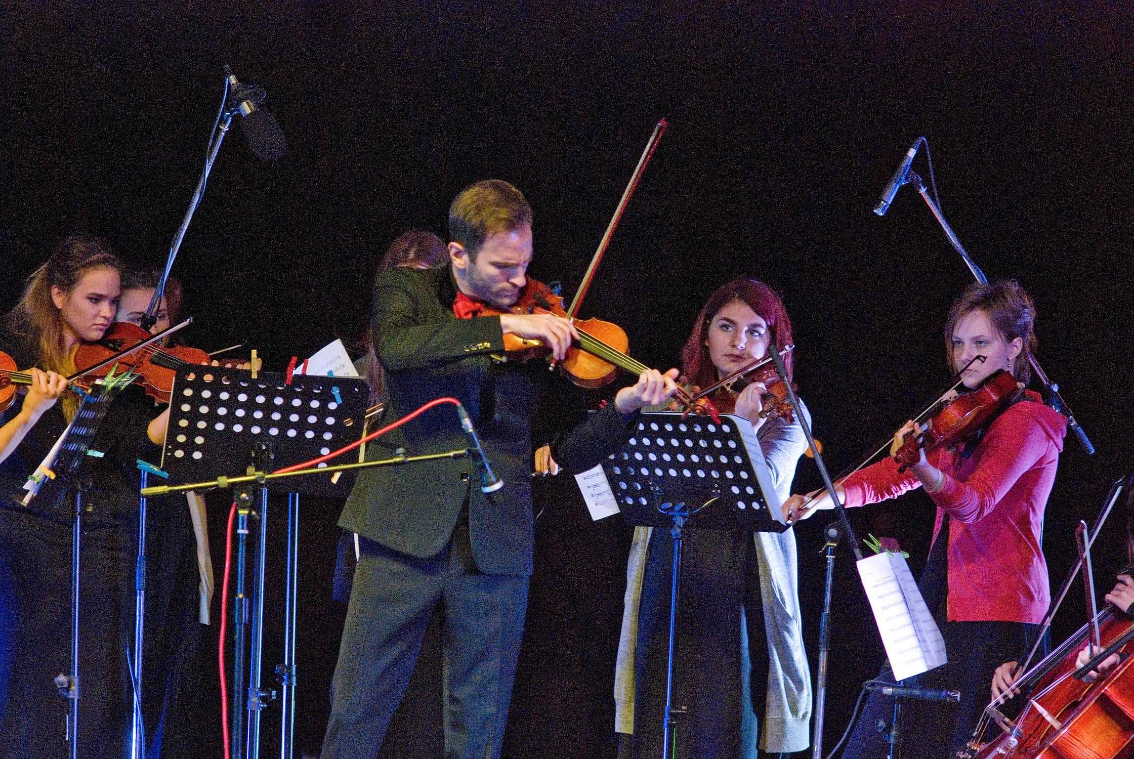 Stefan Milenković i Kamerni orkestar Škole za muzičke telente iz Ćuprije, foto Jaša Josimović i Artis Centar