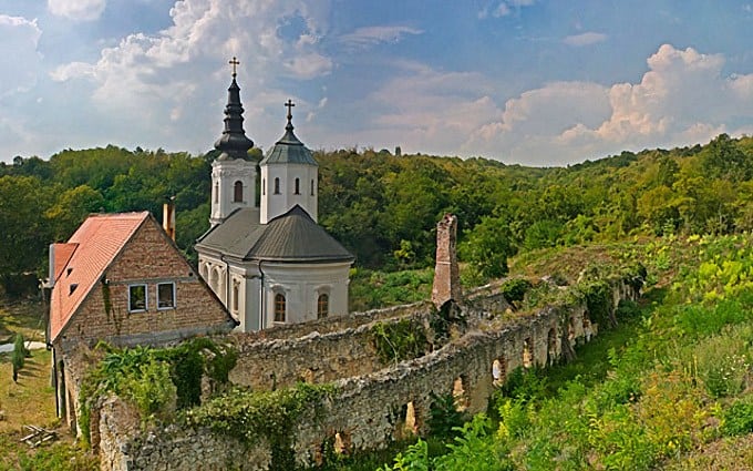 Manastir Kuveždin