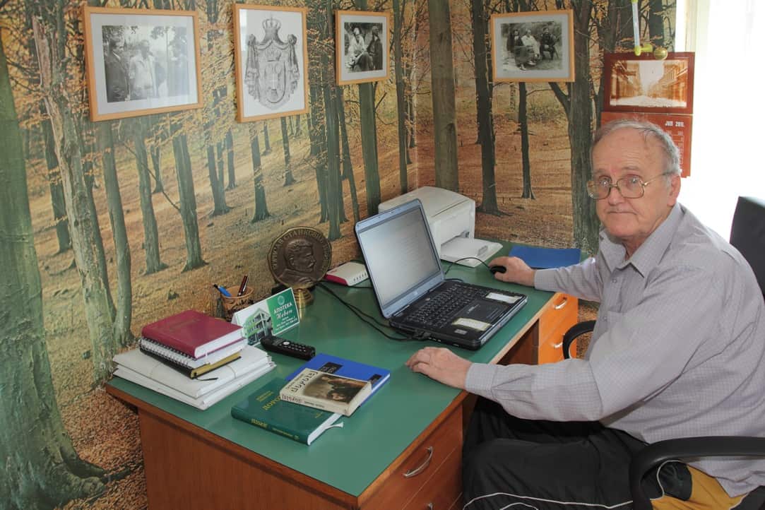 Dobrilo Nenadić u svom radnom prostoru