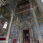 Decani, unutrasnjost bogata freskama